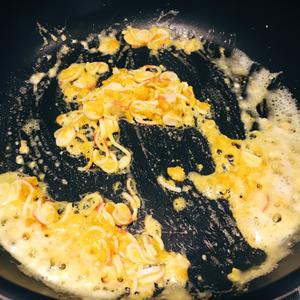 蟹黄豆腐（咸蛋黄版）的做法 步骤7