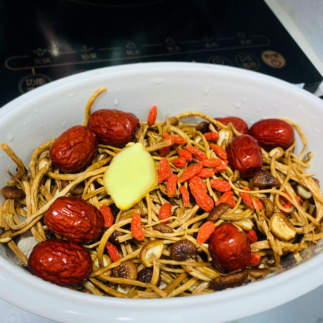 茶樹(shù)菇排骨湯（營(yíng)養(yǎng)靚湯）的做法 步驟4