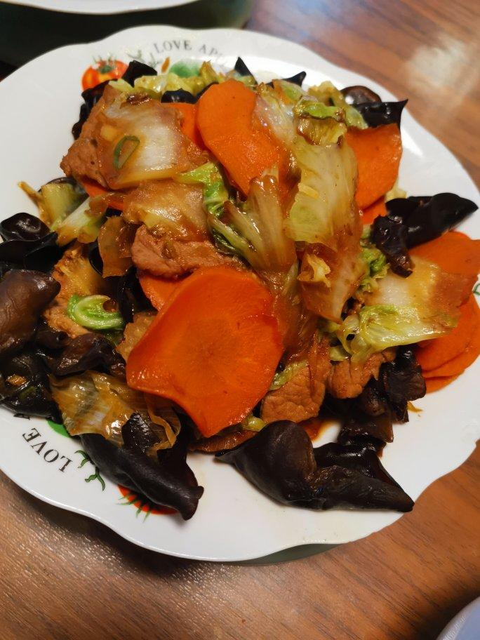 白菜木耳炒肉