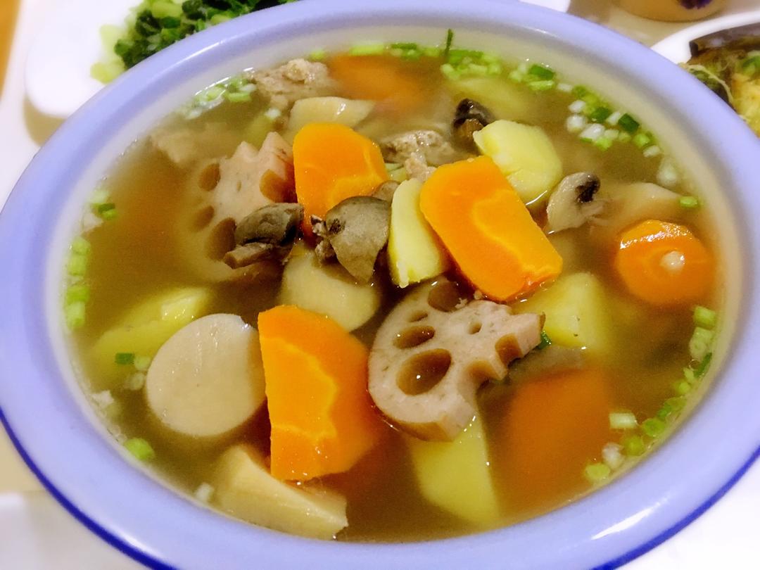 莲藕菌菇补血汤