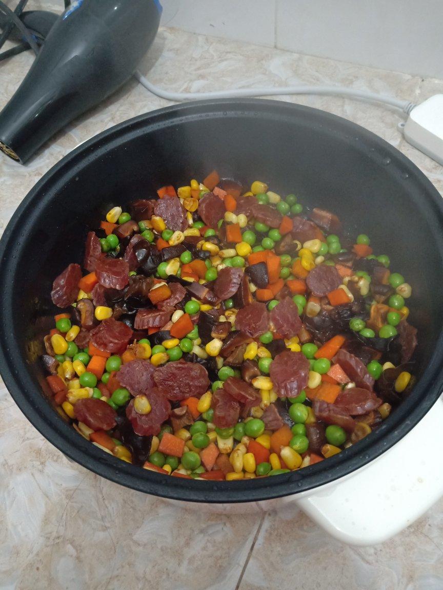 懒人必备～电饭煲腊肠焖饭