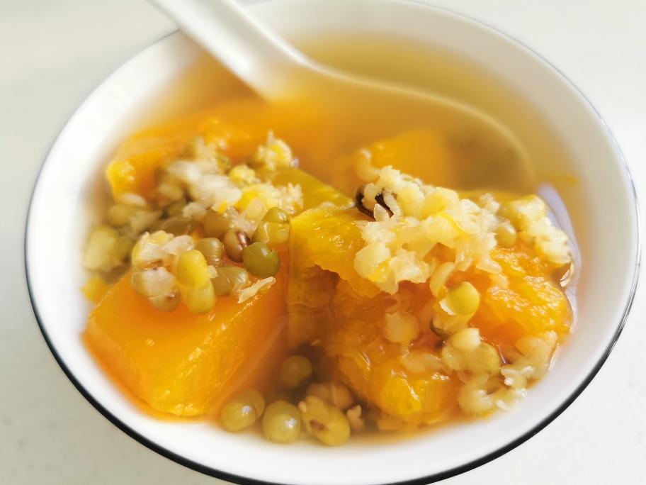 超容易开花的南瓜绿豆汤🎃的做法