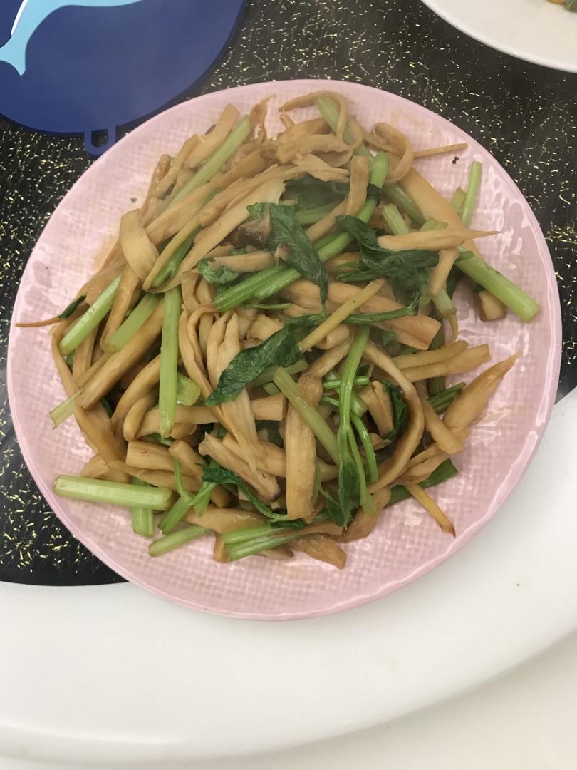 芹菜炒杏鲍菇