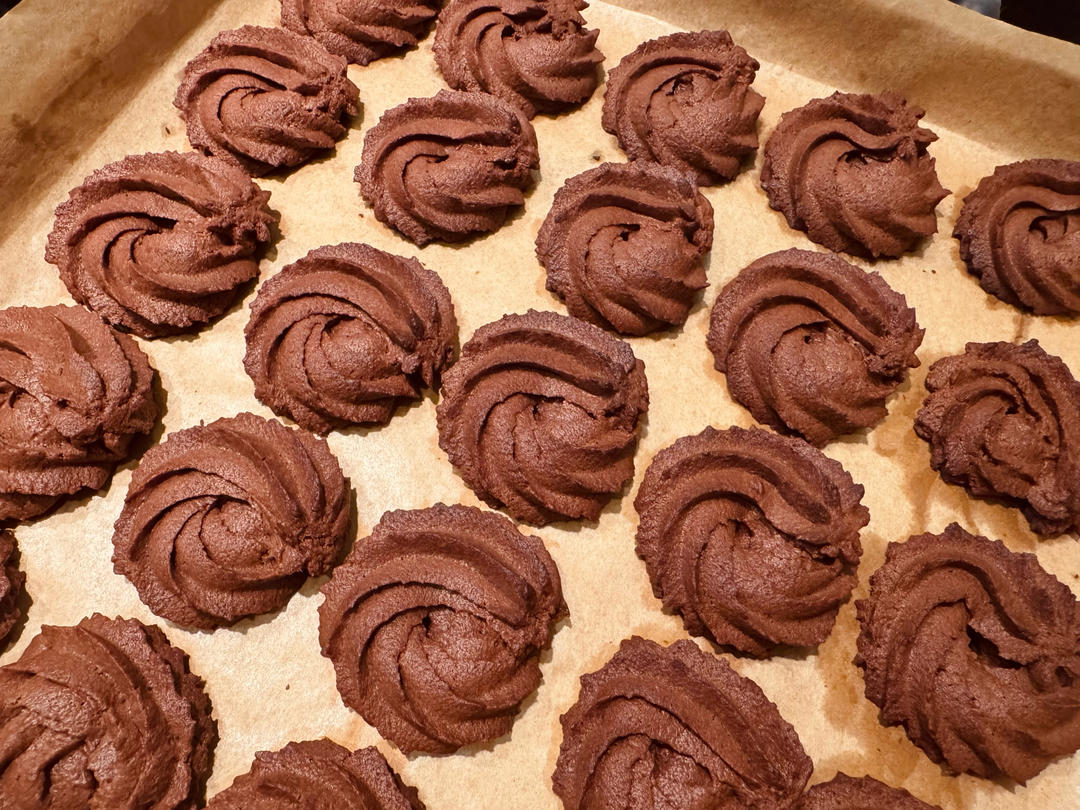 挤花毫无压力的巧克力曲奇