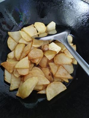 蒜苔炒土豆片的做法 步骤3