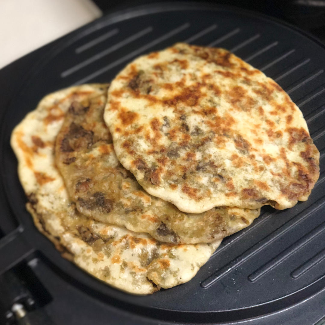 梅干菜鲜肉锅盔