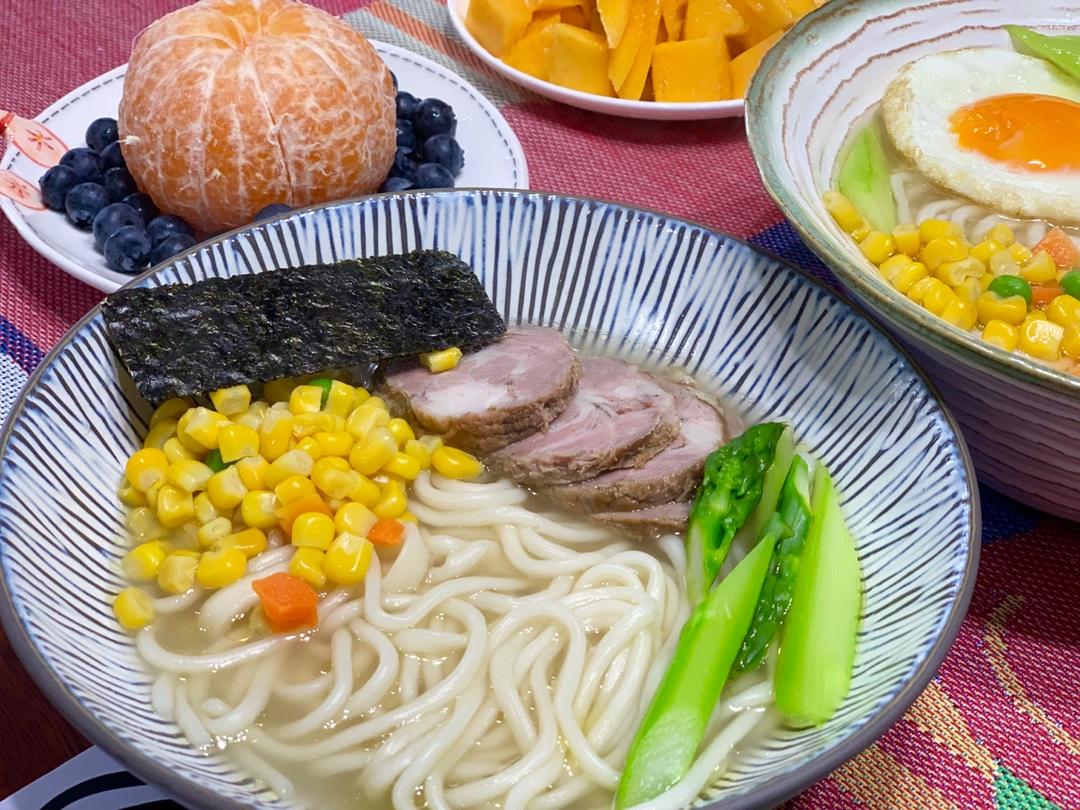 日式豚骨汤拉面