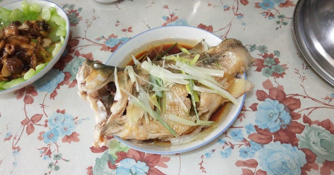 清蒸鲈鱼（只需三步）