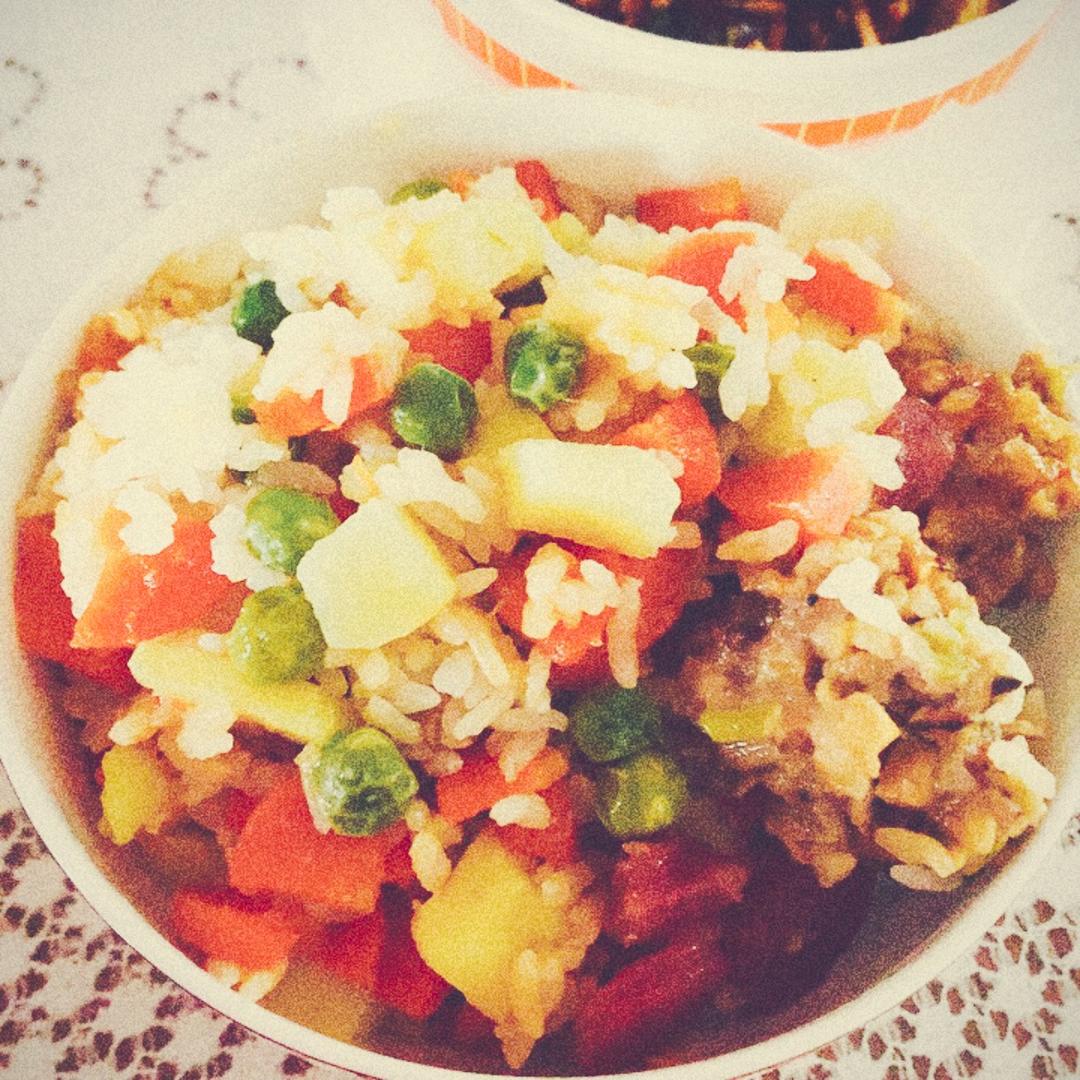 香菇香肠里脊胡萝卜豌豆焖饭