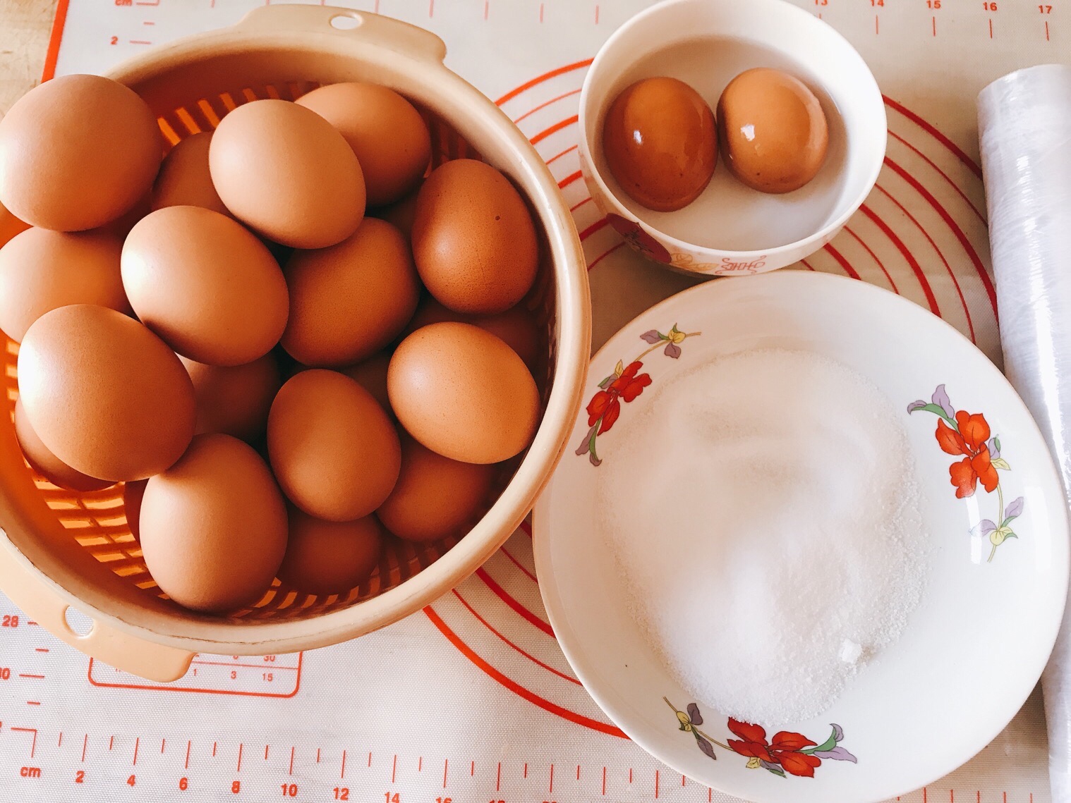 保鲜膜腌鸡蛋的做法 步骤4
