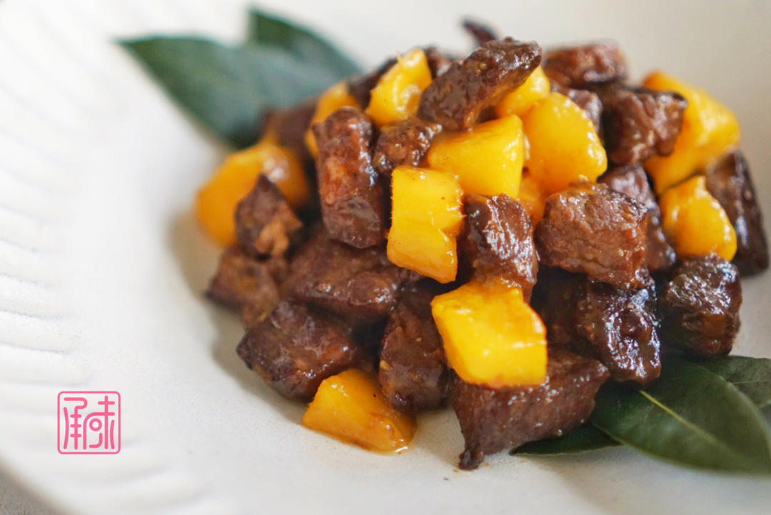 咸甜相伴30年，越难越爱的爽嫩芒果牛肉粒的做法