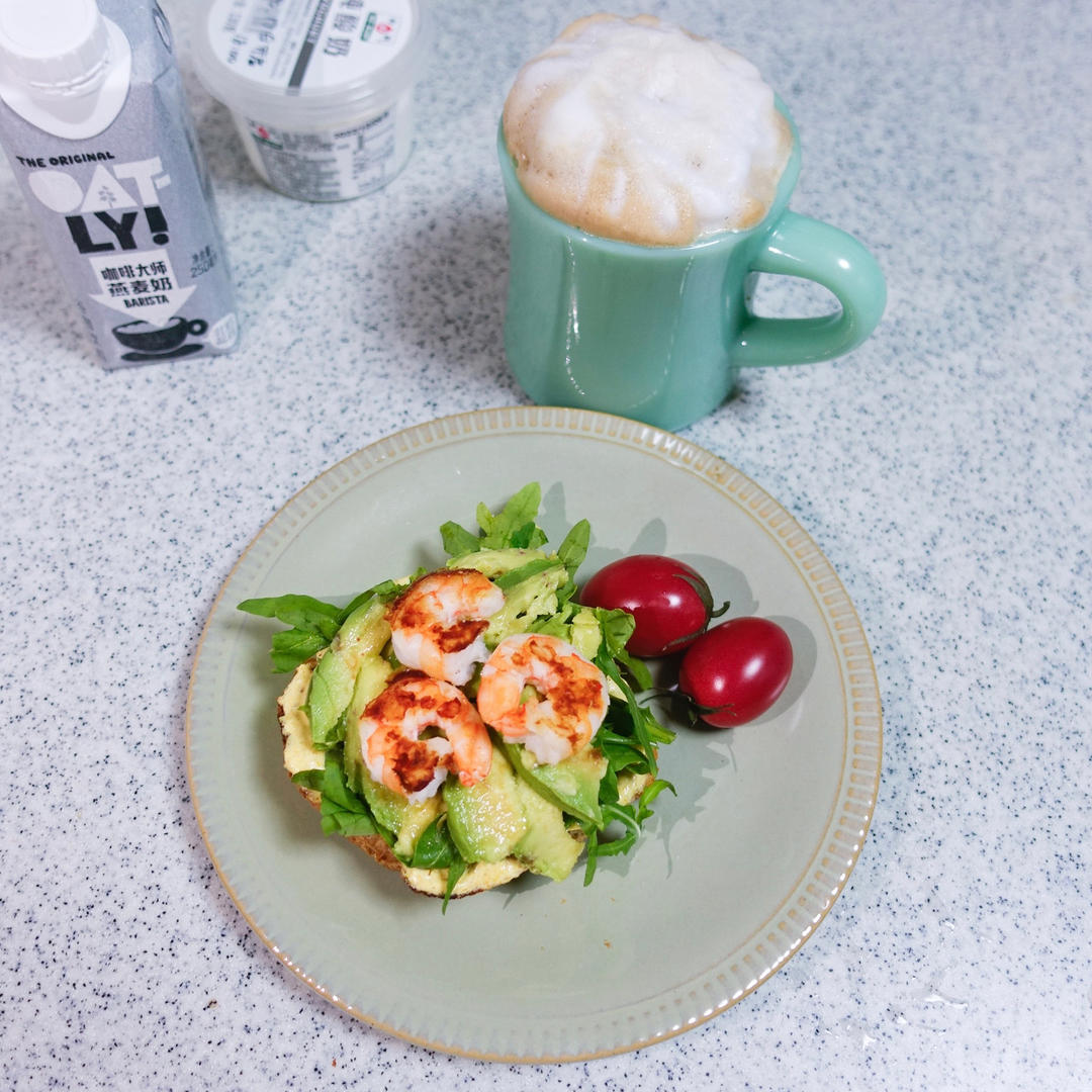 早餐:牛油果咖喱虾三明治434kcal
