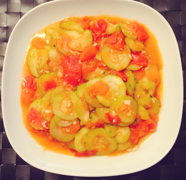 西红柿炒西葫芦