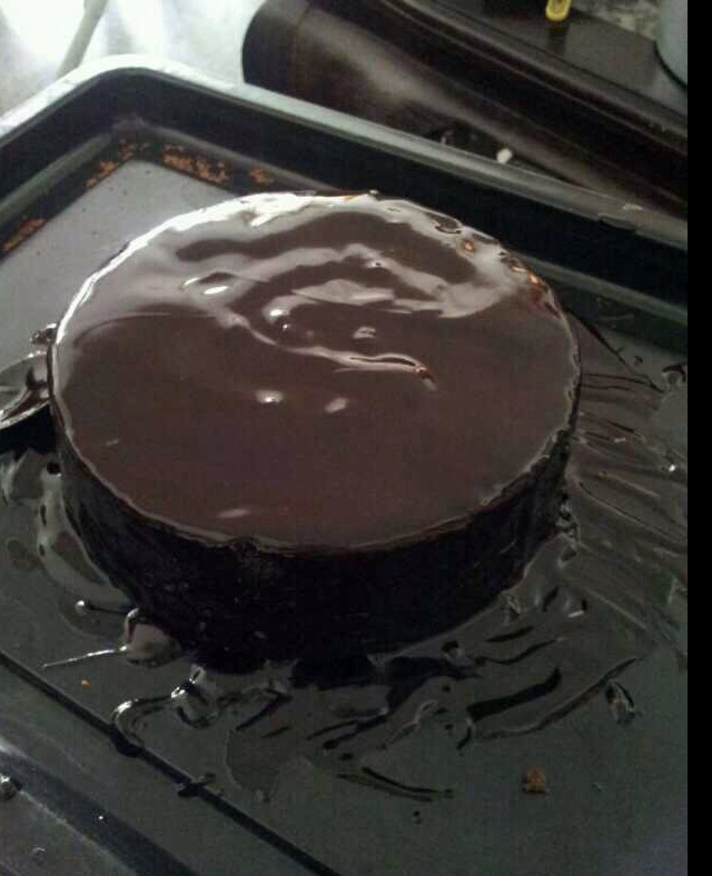 淋酱巧克力蛋糕！