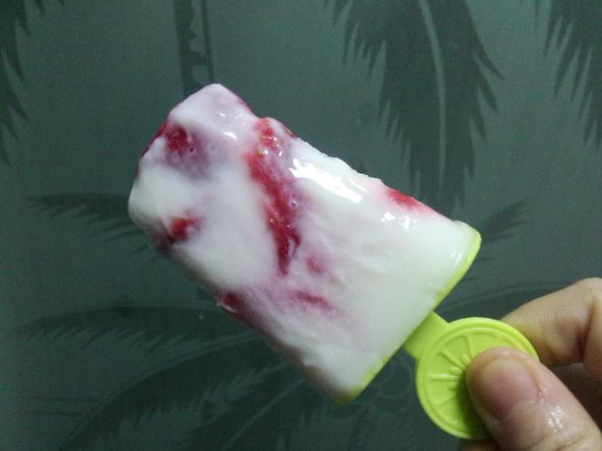 草莓🍓酸奶雪糕的做法