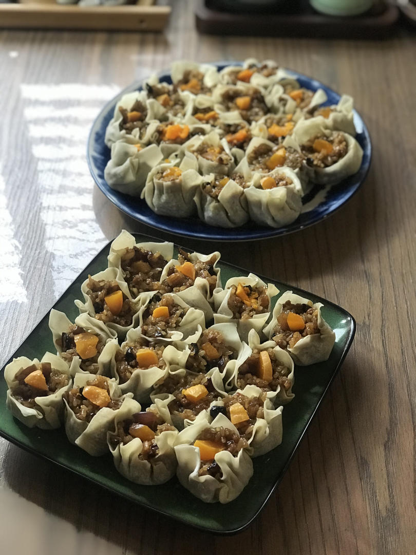 钢牙吃小核桃做的小馄饨皮包烧卖