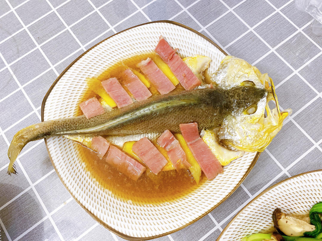 花雕火腿蒸黄鱼