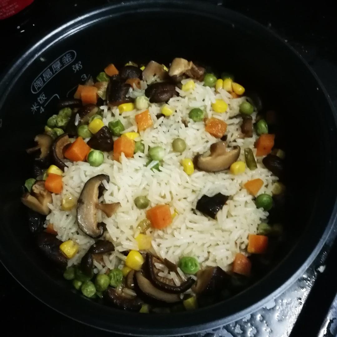 电饭锅版香菇土豆饭