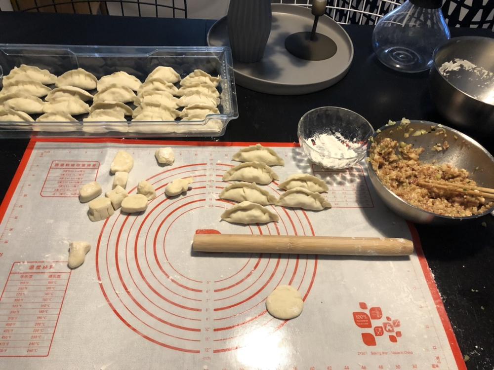 大肚饺子包法——后附视频  (胡萝卜牛肉馅儿)