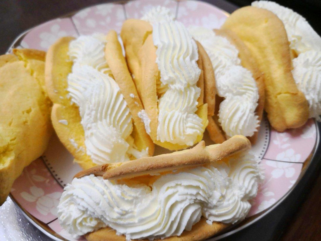 韩国最热门的甜品店Le Bread Lab的草莓蛋糕卷