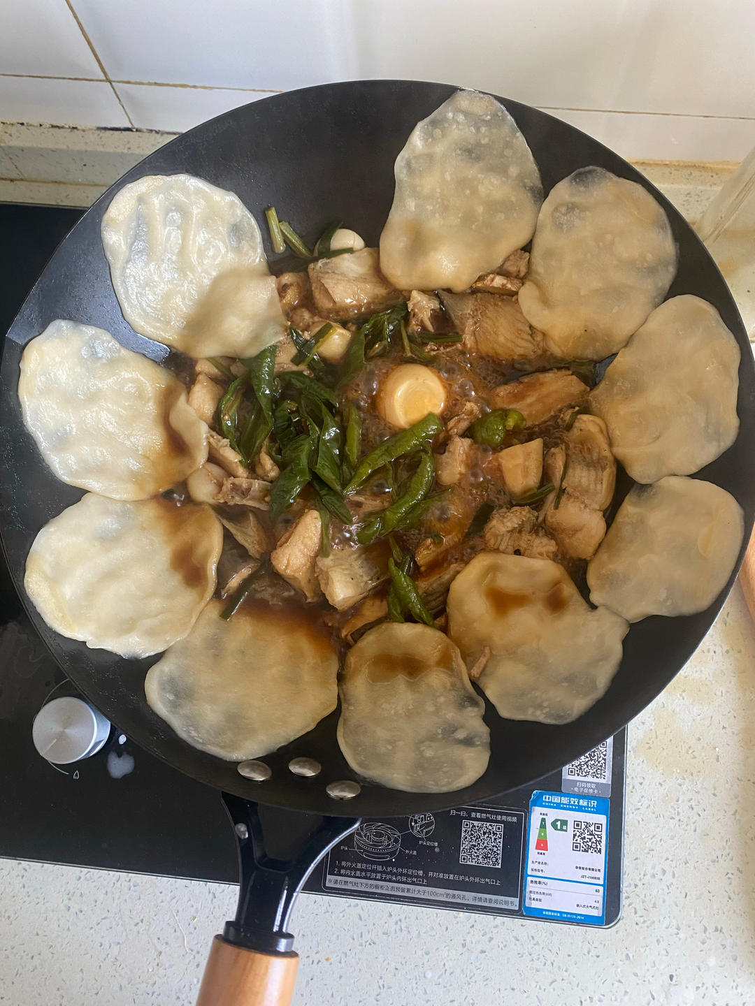 地锅鸡，教你贴饼子好吃的小技巧~