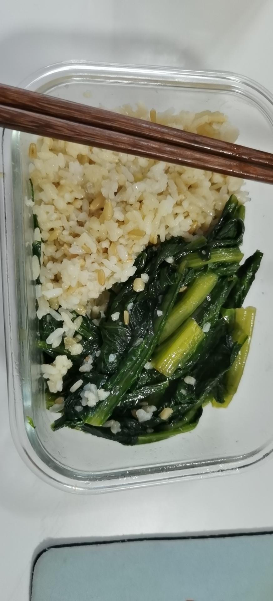 蒜蓉耗油清炒油麦菜，减脂快手菜，宝宝超爱，傻瓜步骤，屡试不爽，好吃且下饭，鲜香爽口！！