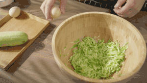 西葫芦早餐饼【孔老师教做菜】的做法 步骤5