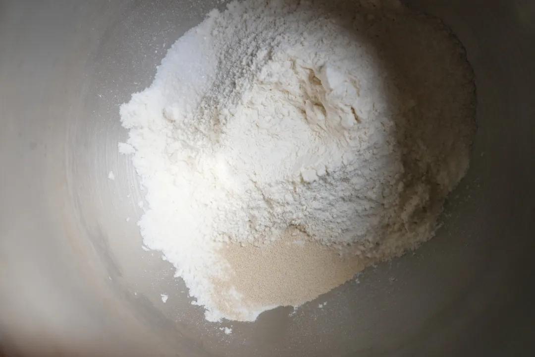 纯奶手撕吐司的做法 步骤1