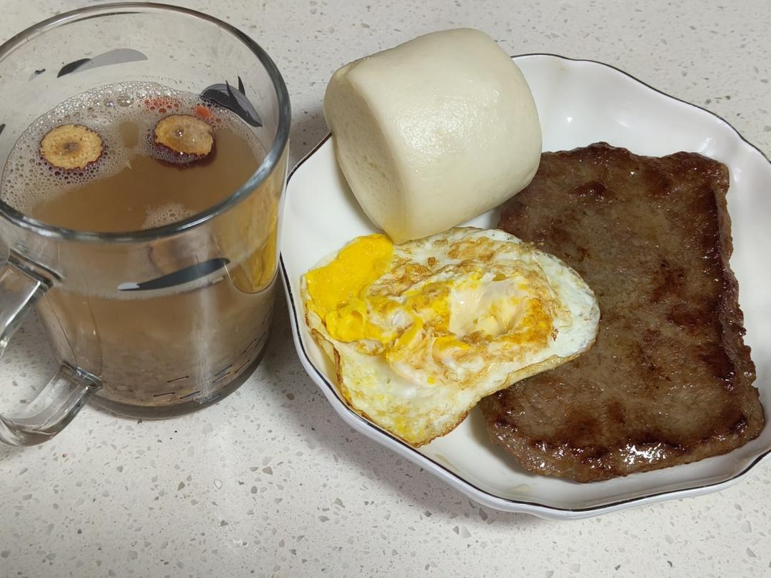 两个人一起炫饭啦！