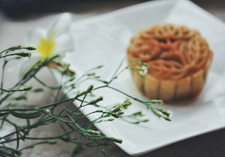 广式月饼—蛋黄莲蓉月饼