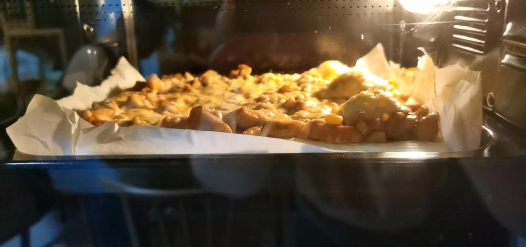 含宣软饼皮做法、自己在家也能做出馅料十足、超拉丝的美味诱人披萨
