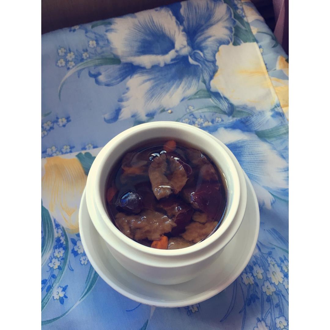 雪梨银耳红枣汤