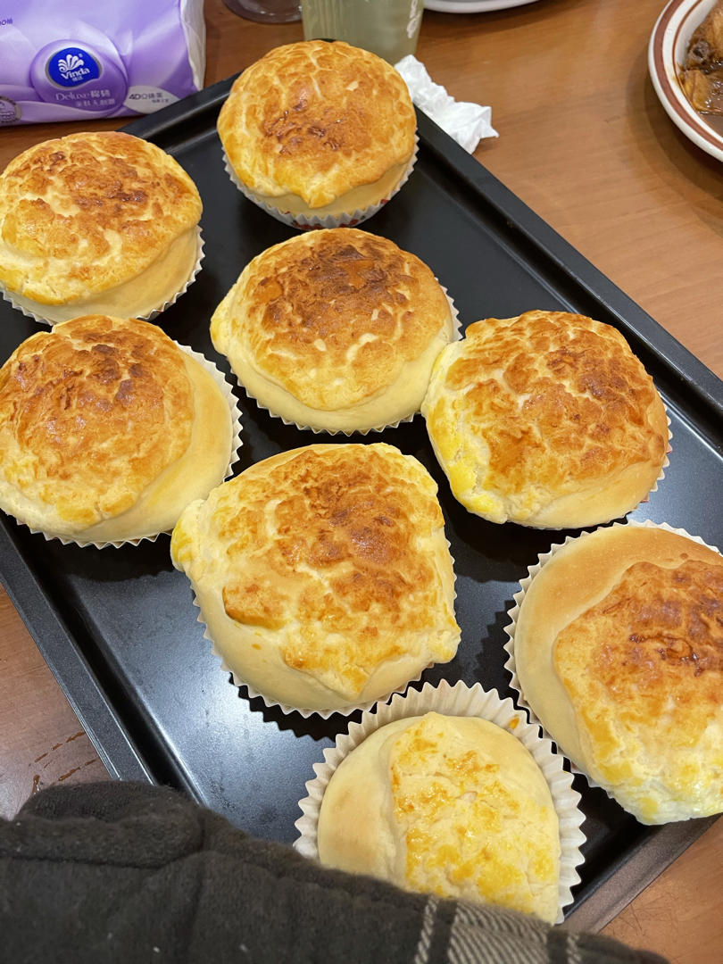 爱文芒果柠香菠萝包
