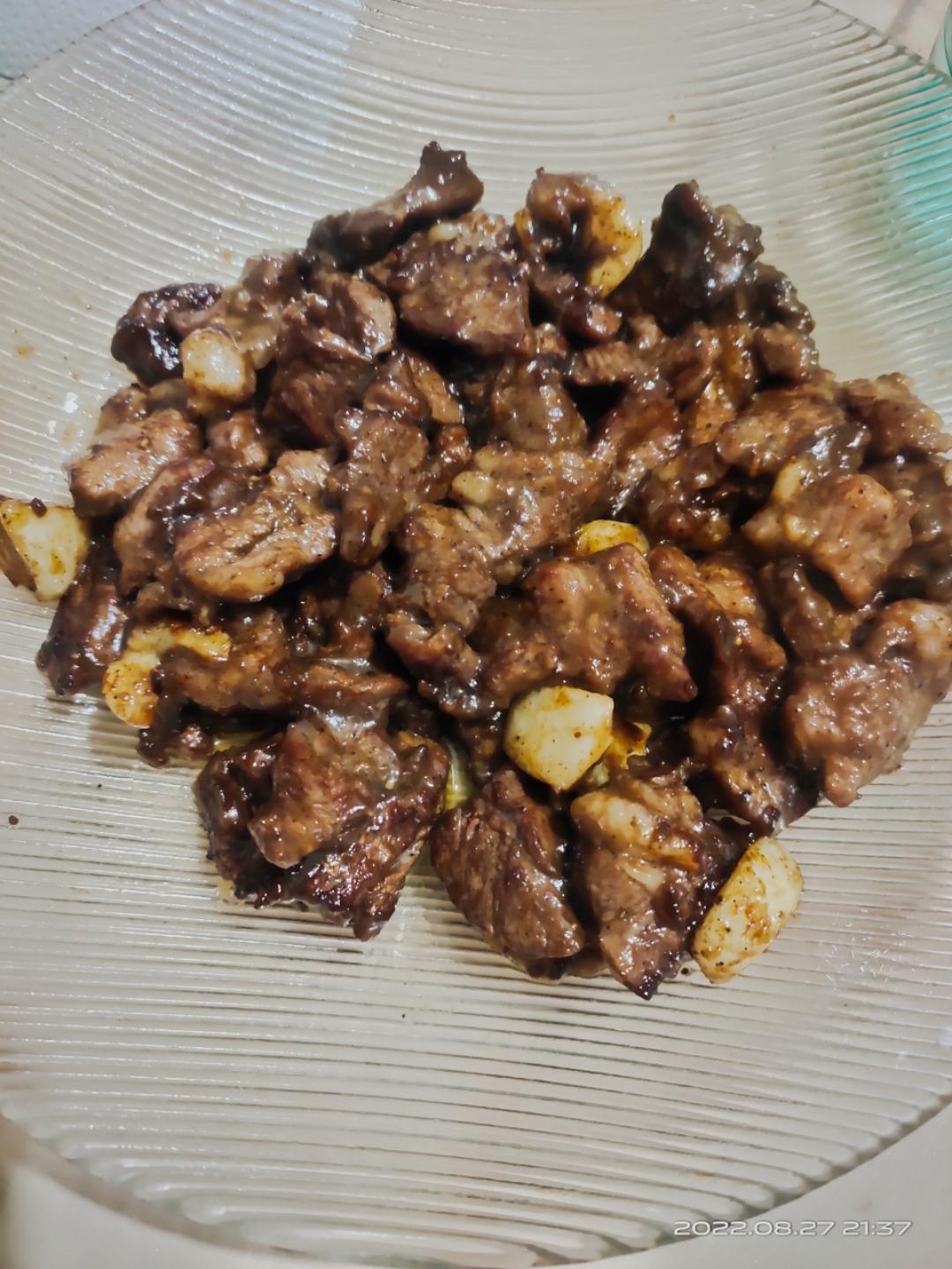 好吃到舔盘的蒜香黑椒牛肉粒