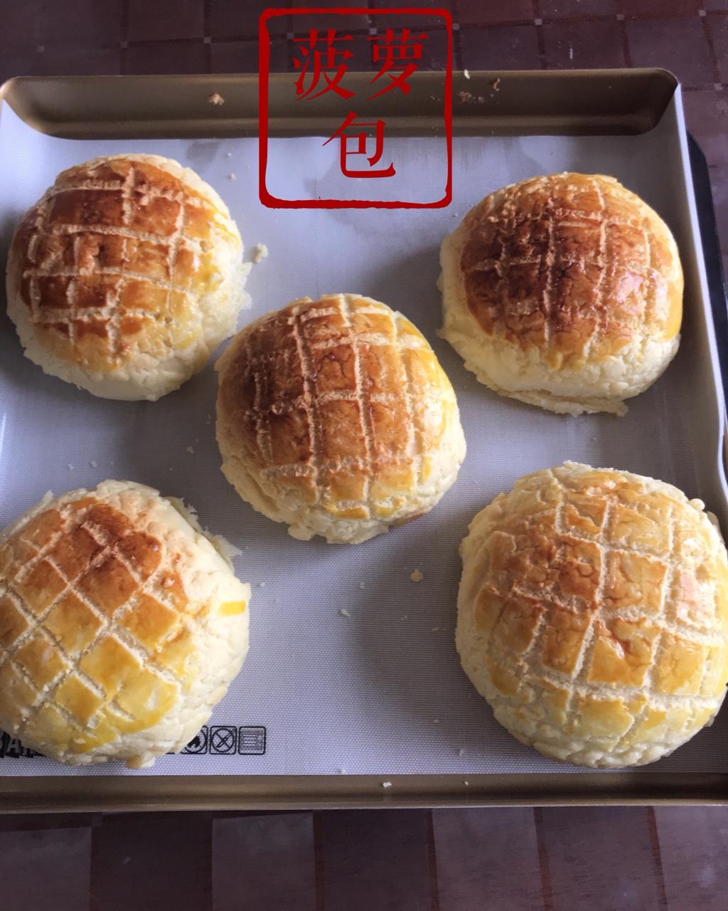 好吃到炸裂的港式菠萝包（附带制作酥皮的小视频）