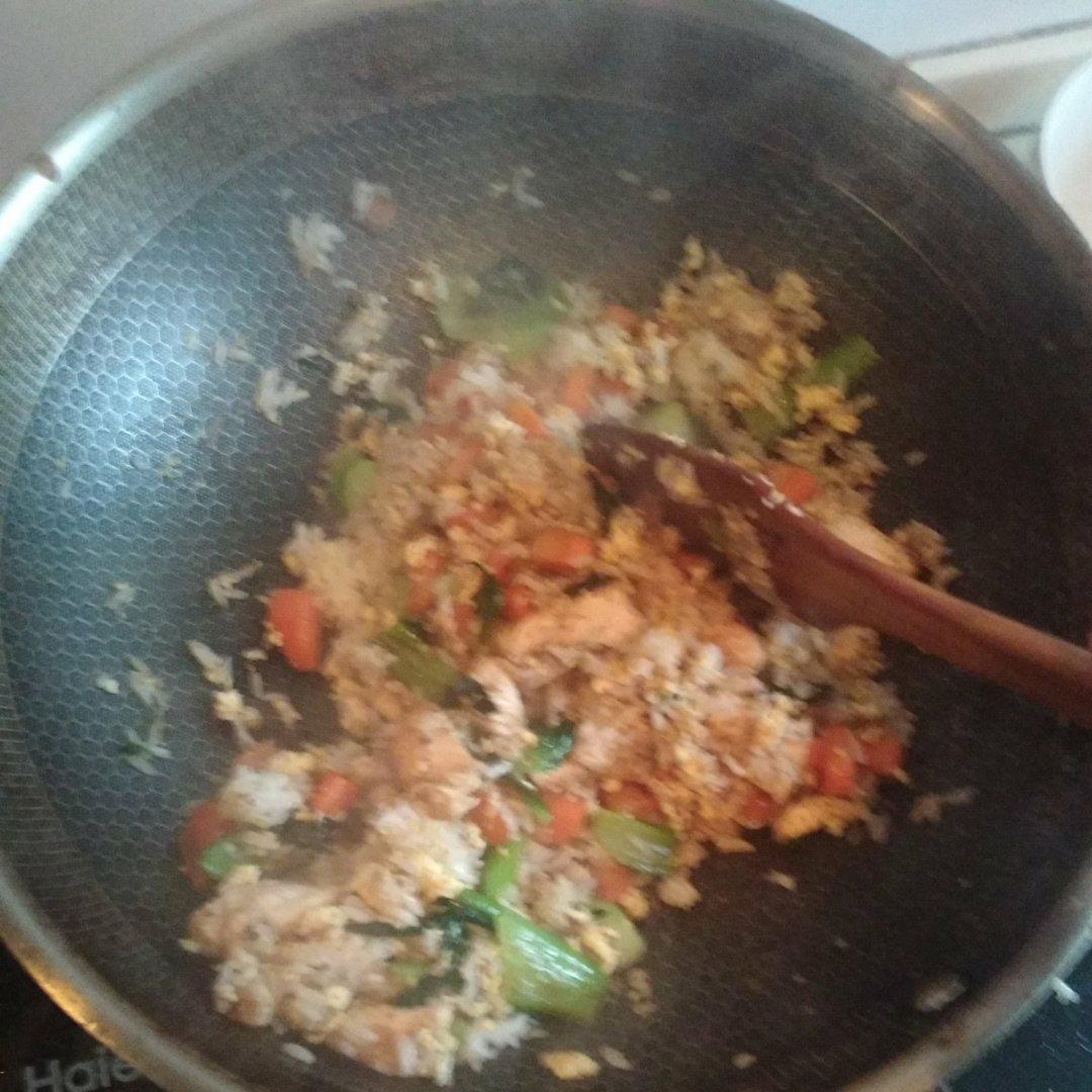 无敌嫩的鸡胸肉炒饭