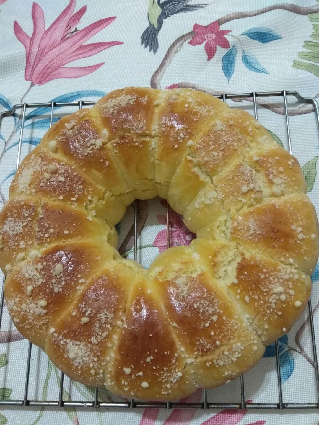 肉松奶酪花环面包