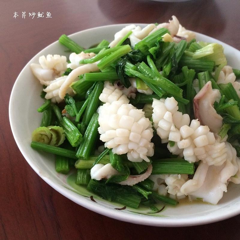 芹菜鱿鱼花的做法