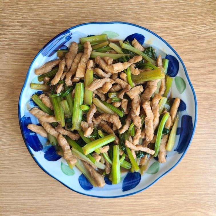 有点费米饭的芹菜炒肉
