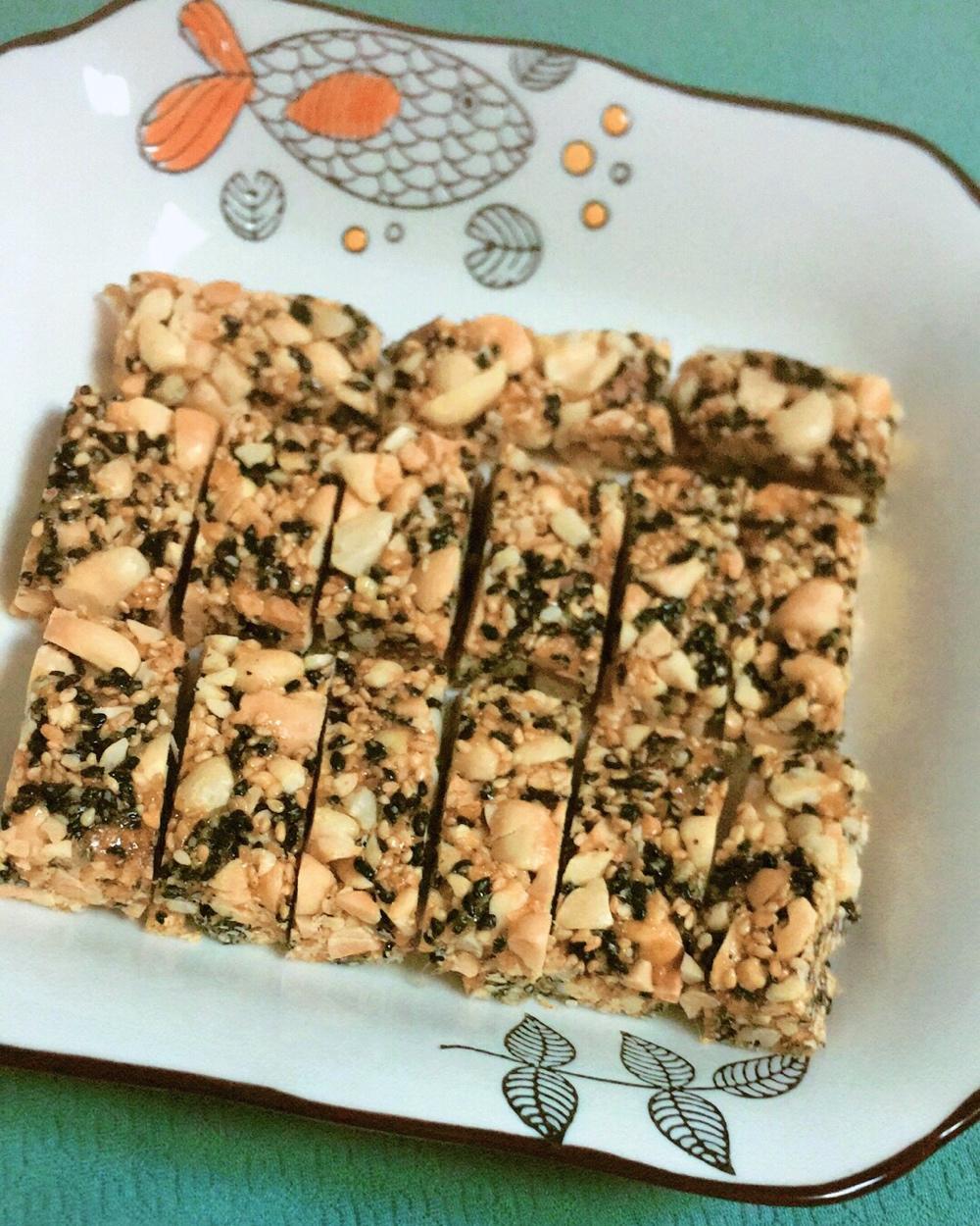 无敌好吃的芝麻花生糖