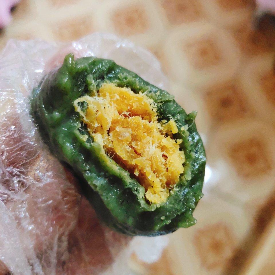 咸蛋黄肉松青团