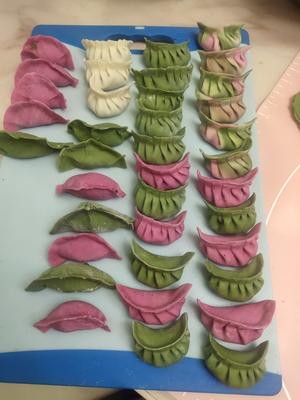 自制彩色蔬菜饺子皮的做法 步骤14