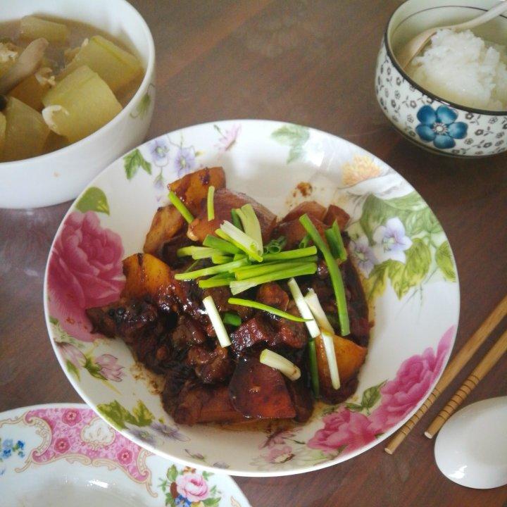 胡萝卜土豆烧牛腩