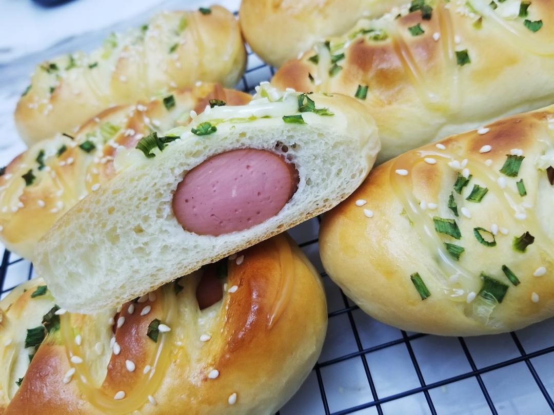 葱香肠仔包的做法