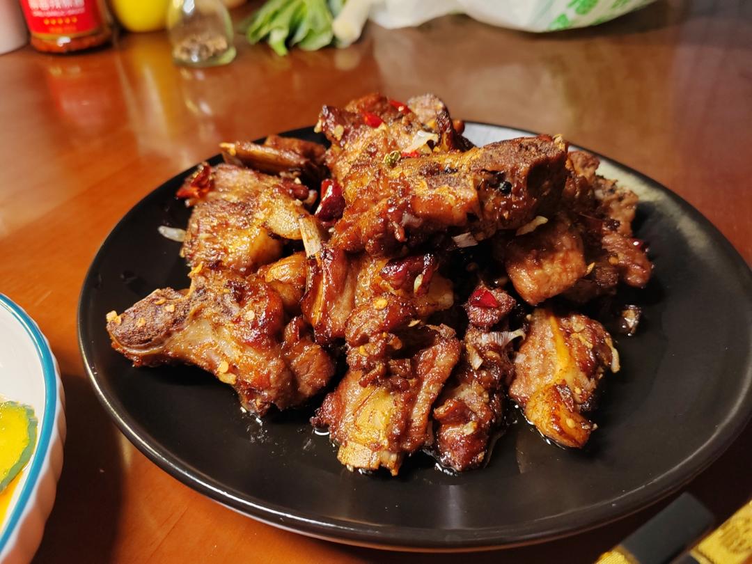 完美复刻中餐厅38块钱一份的椒盐排骨，骨香肉烂，好吃到吮手指