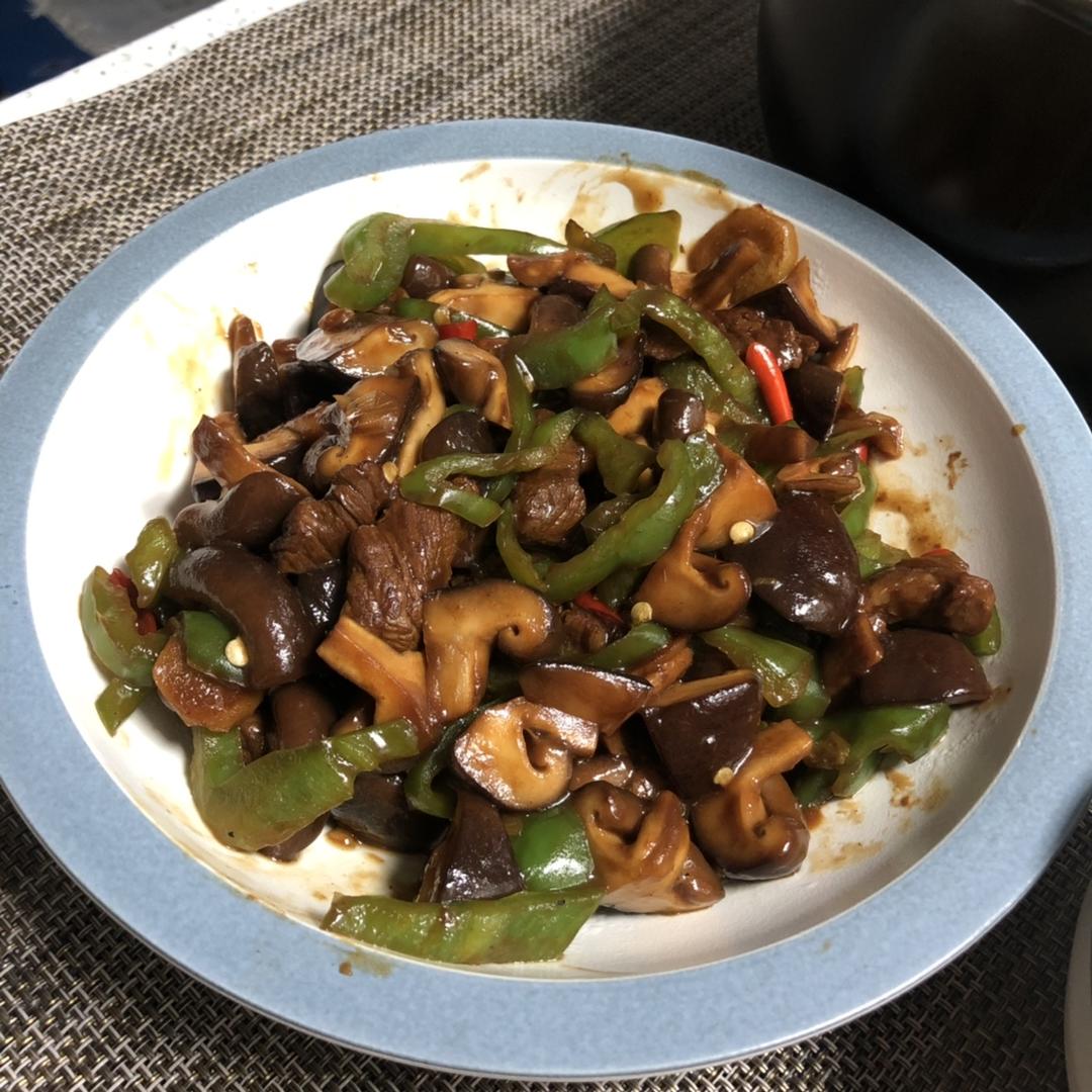 香菇炒肉辣辣辣