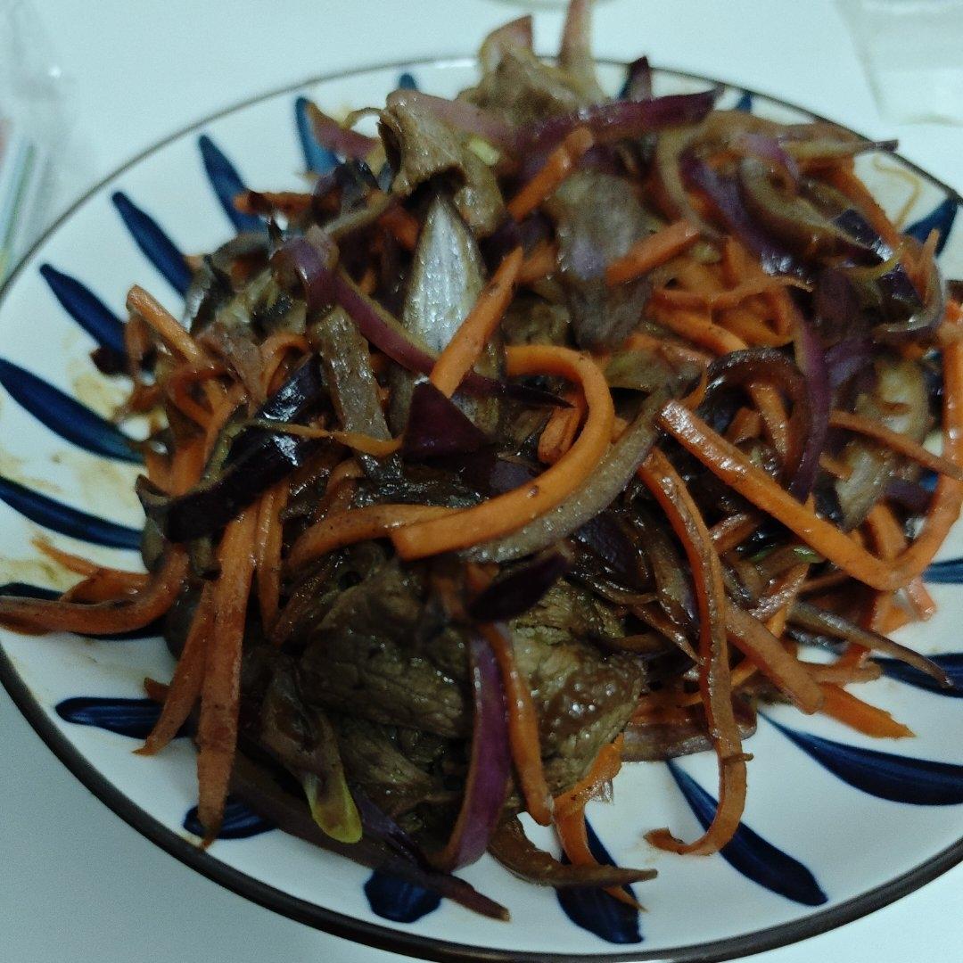 孜然牛肉（👈孜然肉片向左，吉野家向右👉）