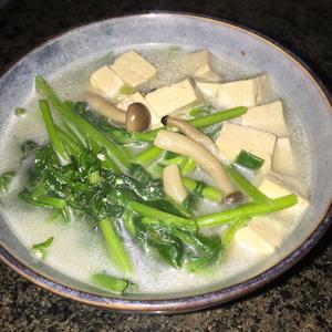 茼蒿豆腐汤的做法 步骤3