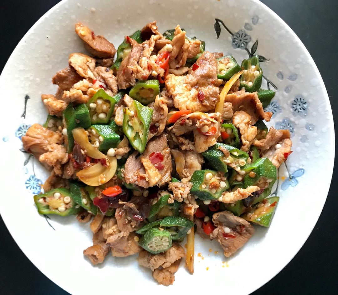 超级下饭的秋葵小炒肉