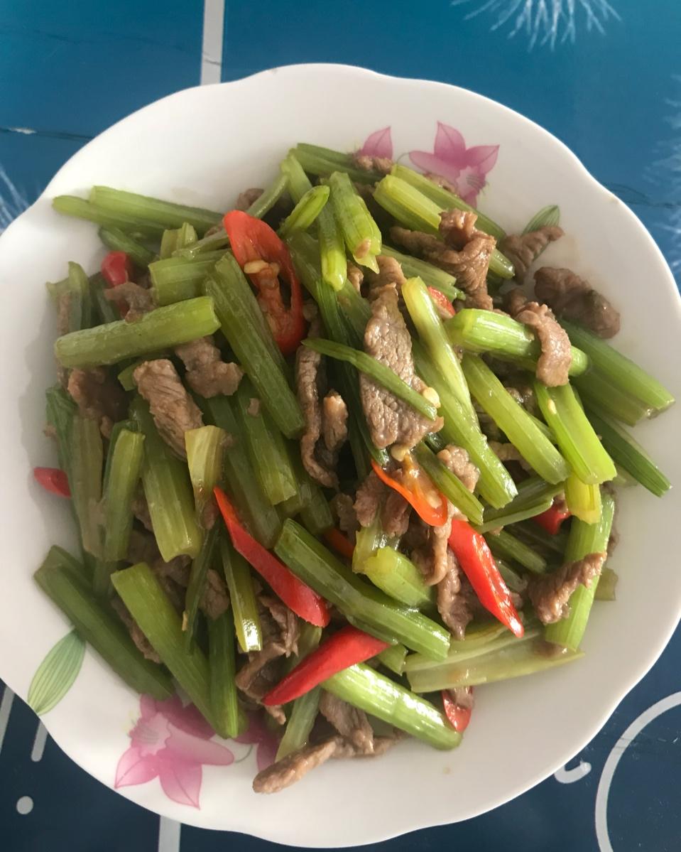 小小米尓做的芹菜炒牛肉